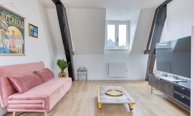 Quartier Pasteur Apartment | Jeanne à dit, charmant duplex Vieux Marché à Rouen