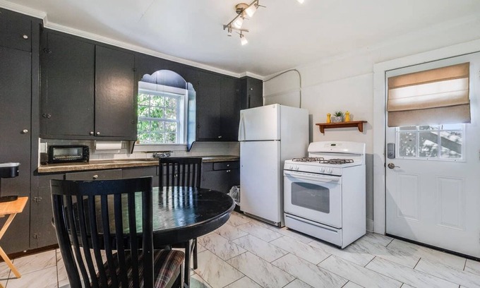 Freetown - Port Rico Apartment | Jefferson Flat - Master Room