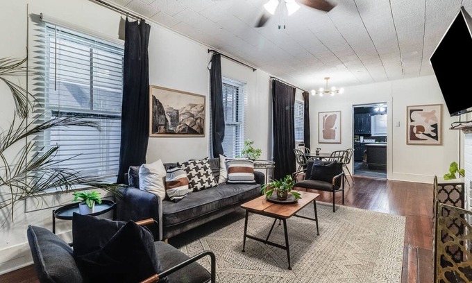 Freetown - Port Rico Apartment | Jefferson Home Room 2