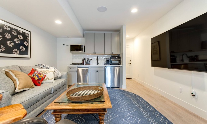 Jefferson Park Apartment | Jefferson Park Apartment: Walk to Empower Field!