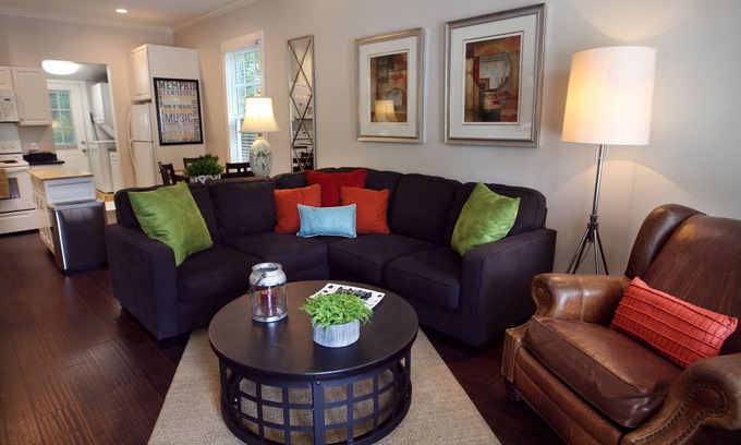 Midtown House | Jefferson Red Door.Charming Renovated Cottage in Midtown