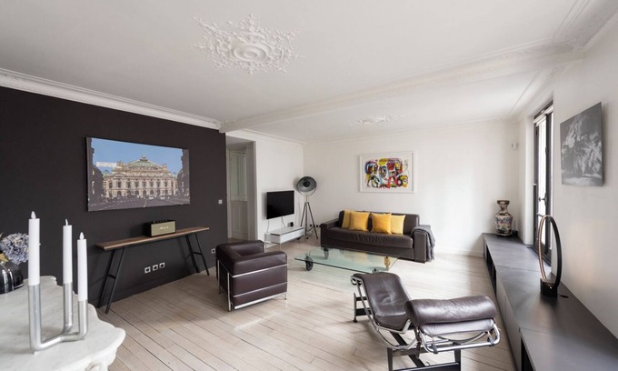 Saint-Merri Apartment | Jehan, 2BR/1BA, 4 people