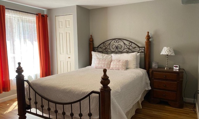 Broomfield House | Jen”s guest house