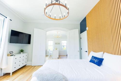 Federal Hill Apartment | Jennifer's Spa-Like Modern & Chic Broadway Retreat