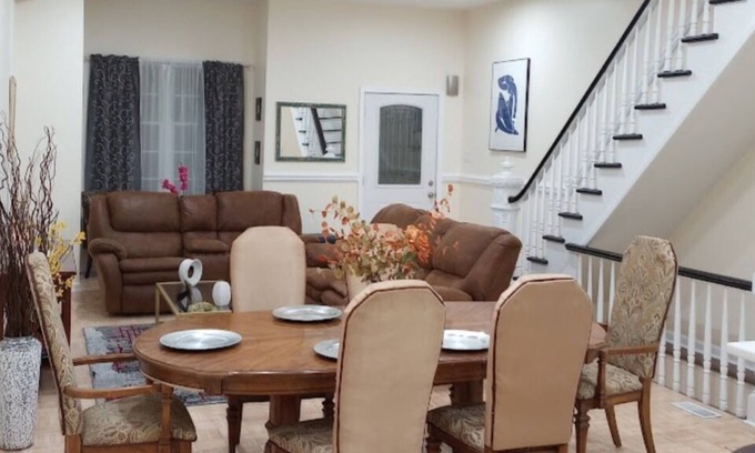 Greenville House | Jersey City Home Away from Home with PARKING!
