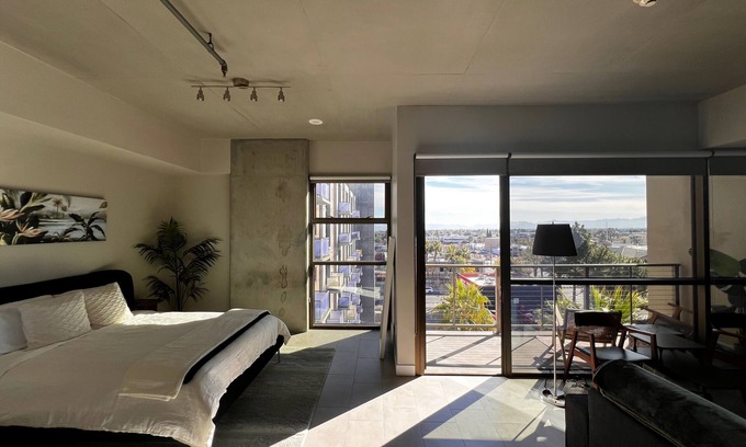 Downtown Las Vegas Condo | Jewel Condo In The Sky! Centrally Located Between Downtown Las Vegas & The Strip