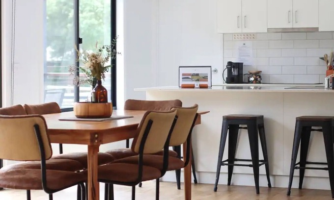 Halls Gap House | Jimmara House- Modern central holiday home.