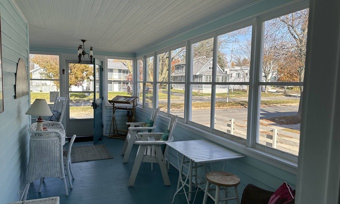 Northern Lower Peninsula Apartment | Jimmy's Beach House "B" Located just 1 block from Ludington's city beach.