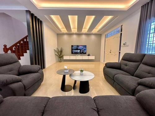 Kuching House | Jk Home Stampin Semi-Detached 10pax 4BedR 3BathR 4Carparks