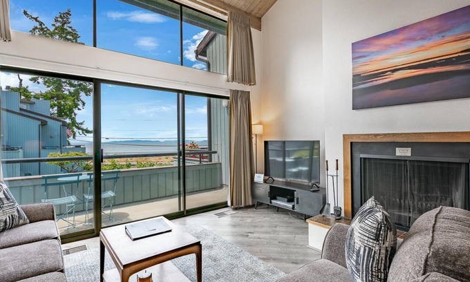 Birch Bay Condo | JL 1112: Spectacular View, Steps to the beach, Free Wi-fi.