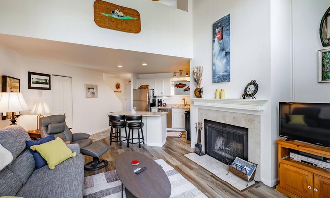 Birch Bay Condo | JL 514: 2 Bedroom, ocean air, clamming, free WiFi!