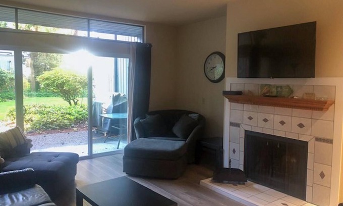 Birch Bay Condo | JL 609: 1 Bedroom Condo, walking distance to restaurants!