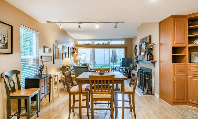 Birch Bay Condo | JL 615: Quiet close to pool and beach, free Wi-Fi!