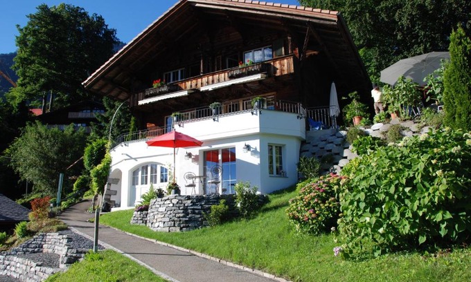 Brienz Bed & Breakfast | Jobin Brienz