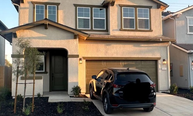 Visalia House | Joel’s dream casita Charming 3-bedroom house with AC and WiFi in Visalia La a q