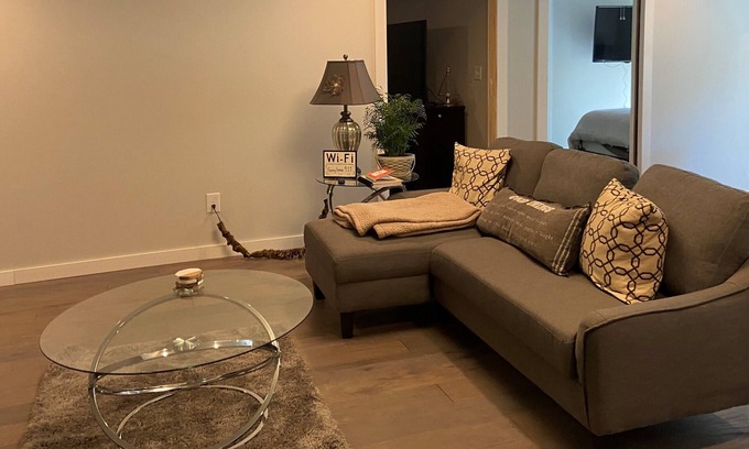 Darfork Apartment | Johnson Place 204, Spacious and Modern