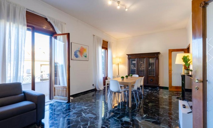 Albaro Apartment | JOIVY Apt for 7 Perfect for Families close to Beaches