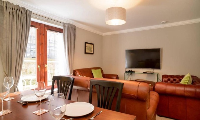 New Town Apartment | JOIVY Gorgeous Flat near The Scotland Gallery