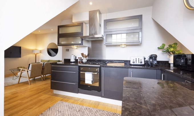 New Town Apartment | JOIVY Luxury Flat Near Edinburgh Castle