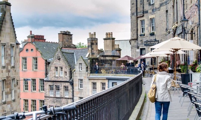Old Town Apartment | JOIVY The Wee Palace by the Castle
