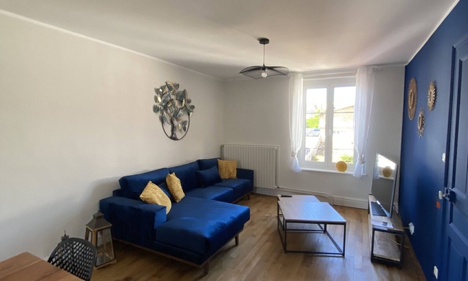 Vittel Apartment | Joli Appartement en Couleur