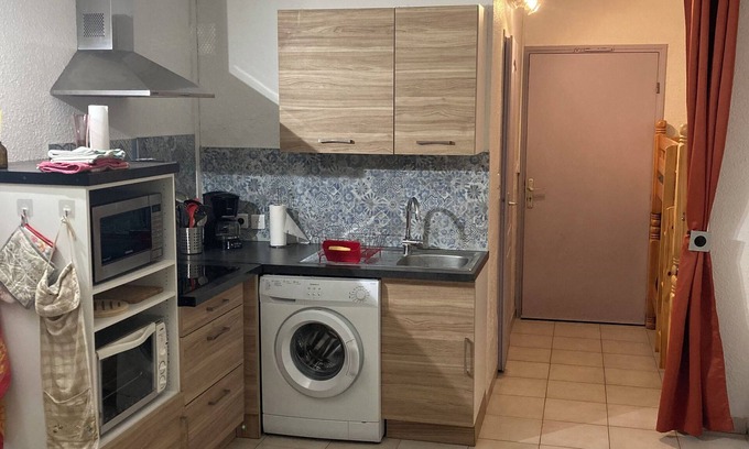 Prunete Apartment | Joli Studio Bord de mer Dans Résidence Privée