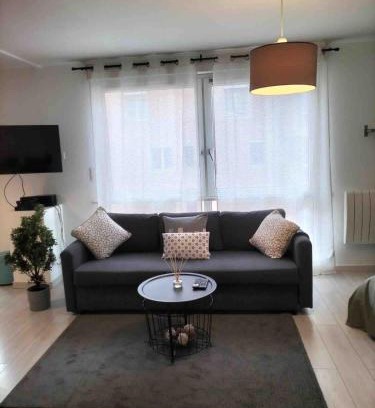 Villette Gare Apartment | Joli studio
