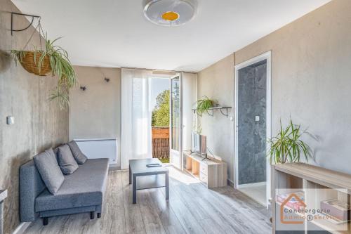 Venissieux Apartment | Jolie T3 50m² (+-), balcon, parking, commodités