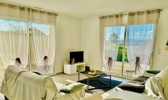 Castelnau-de-Guers Villa | Jolie VillaJardîn 20 Min des plages Wifi Clim Park sécurisé