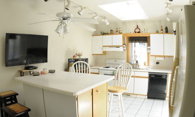 Kewaunee House | Jon's Haus, 318 Ellis St, Kewaunee, WI. 54216