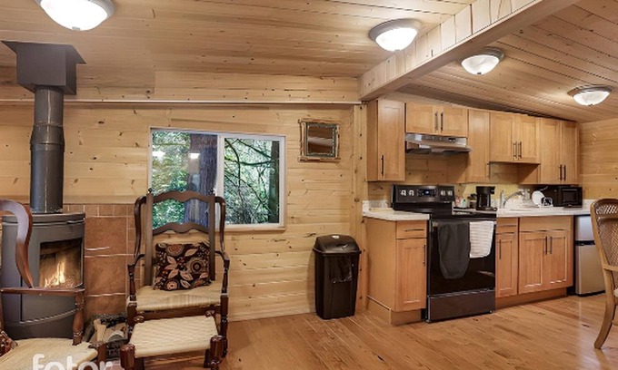 Duvall Cabin | Jones Landing: Luxurious escape, unforgettable stays.