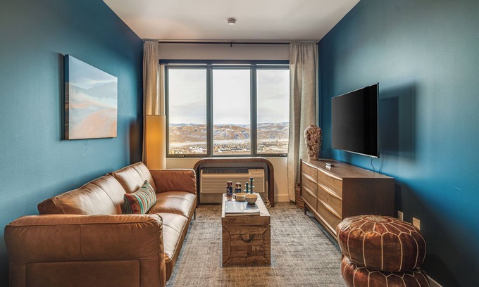 Park City House | Jordanelle Sunrise | Modern Condo, Gondola Access, Year-Round Outdoor Fun