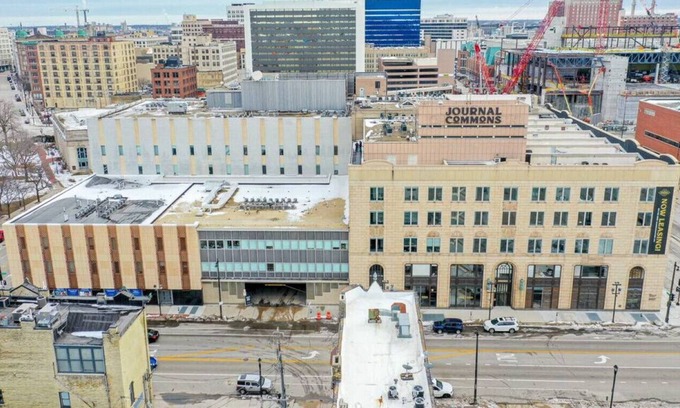 Westown Apartment | Journal Commons 407 · Deluxe 1BR in Historic West Town