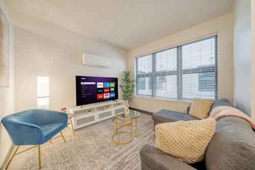 Westown Apartment | Journal Commons 424 Historic Hidden Gem 1 BR High Speed WIFI Gym