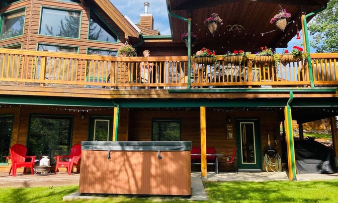 Golden Condo | Journey’s End Golden BC