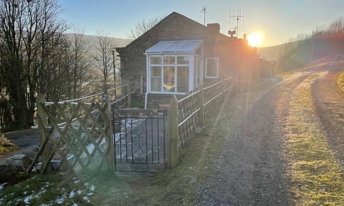 Fremington House | Joyces Cottage, 2 Brown Hill