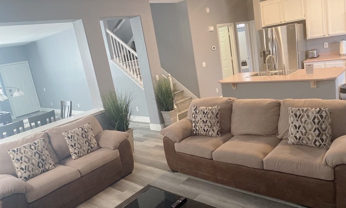 Spring Valley House | Joyful 5 Bed/3 Bath Home near Summerlin