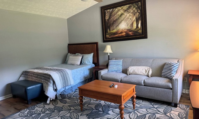 Mount Berry Condo | Joyful Place 2 King Bed 2 bathn10 Min to Berry College, Shorter University