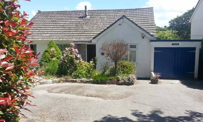 Falmouth House | JOYLANDS, pet friendly, with a garden in Falmouth