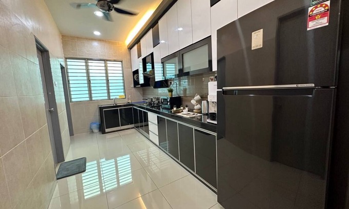 Taman Mount Austin Bed & Breakfast | JPP HOMESTAY