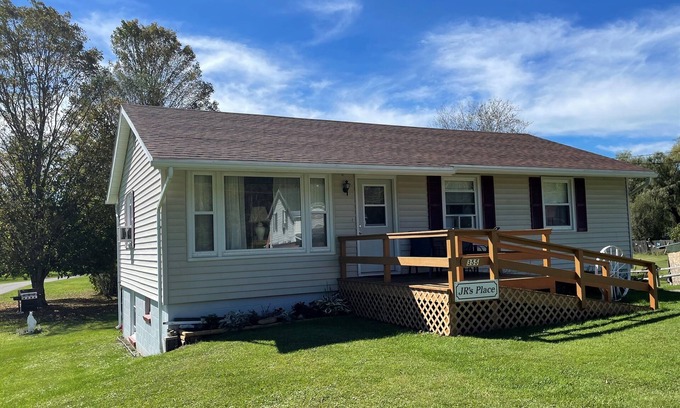 Cooperstown House | JR's Place Under 5 minutes to Dreams Park or Cooperstown, game room