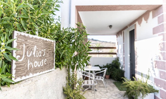 Kalamaki House | Julia's Holiday House