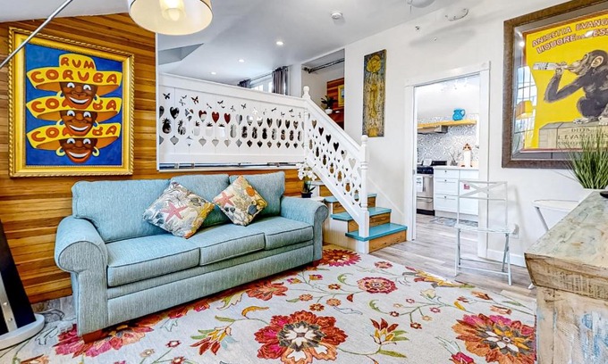 Uptown - Upper Duval House | Julia Whitehead Guest Suites