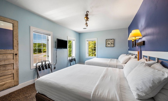 Fish Creek Hotel | Julie's Park Cafe and Motel