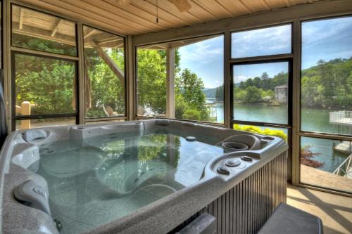 Necowa Cove House | Jump Right In