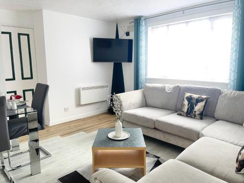 Chadwell Apartment | Juniper Apartment - 2 Bedrooms