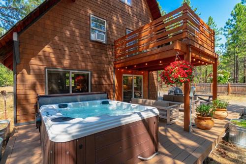 Sisters House | Juniper & Pine, a Lodge-Style Cabin in Sisters, OR