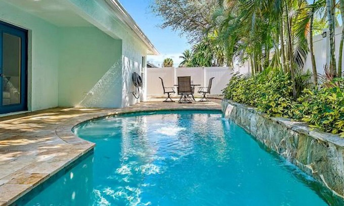 North Palm Beach Heights House | Jupiter Gem: 3-BR Home with Private Pool. Ideal for Year-Round Comfort !