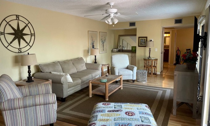 Jupiter One House | JUPITER ONE WALK TO BEACH/INTRACOASTAL AVAIL. FALL '25; SEASONAL '26 4 mos min