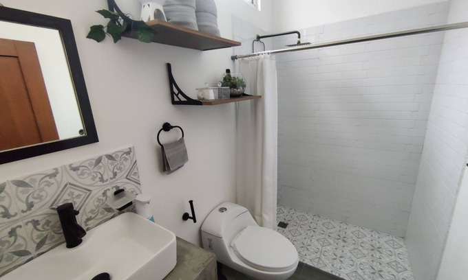 Guadalajara Municipality Apartment | Just 15 min walk from the metro which will take you in 10 min to the cntr of GDL